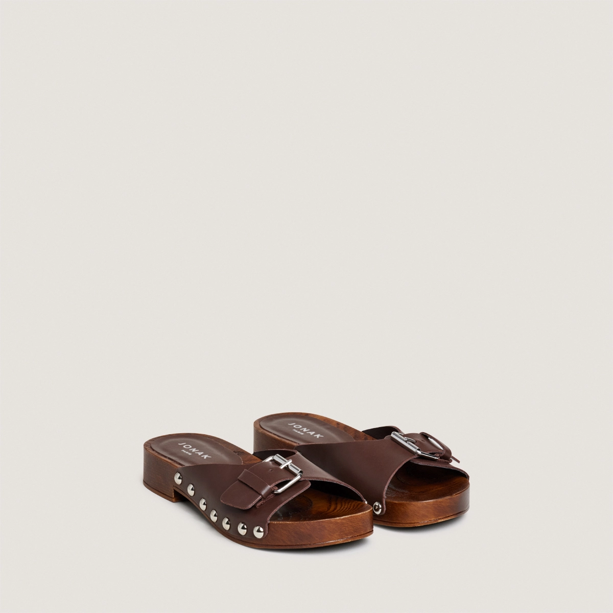 Low-heeled studded mules in cacao leather | ENORA