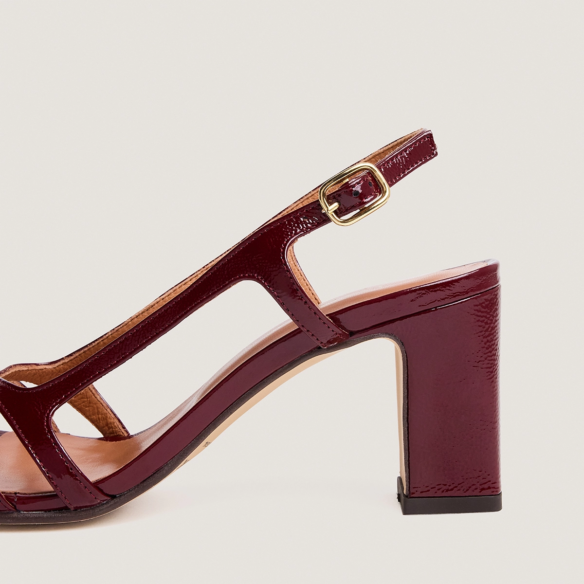High-heel sandals in burgundy pleated patent leather | VAIANA