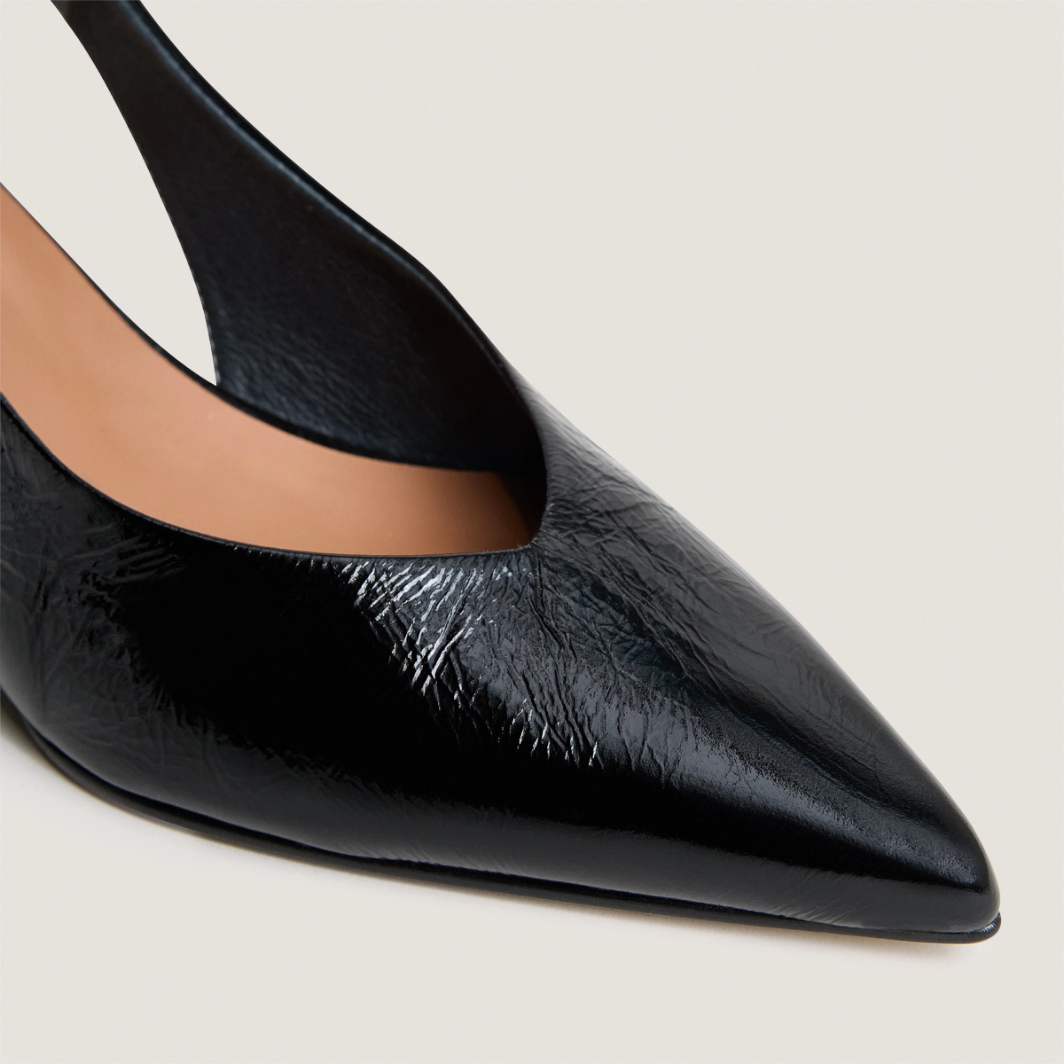 Low-wedge slingback pumps in black shiny leather | DOLEANCE