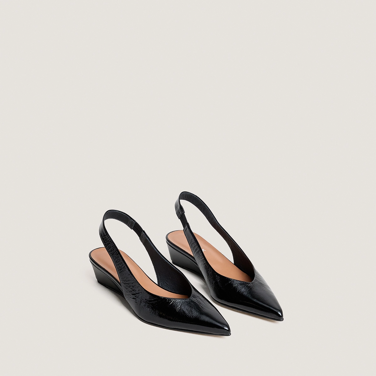 Low-wedge slingback pumps in black shiny leather | DOLEANCE