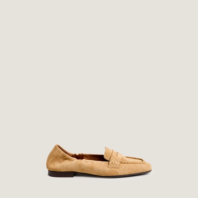 Square-toe loafers in camel suede | digital