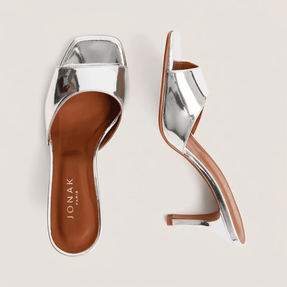 Heeled mules in silver mirror leather | vertigo