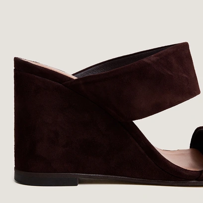 Wedge mules in brown suede | voyelle