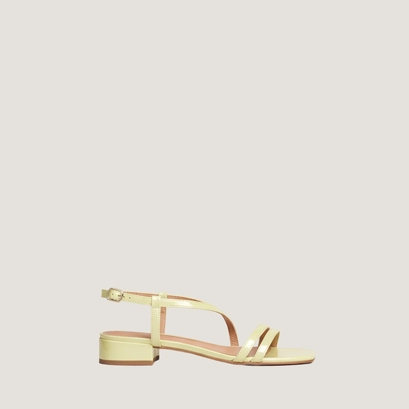 Low-heel sandals in pale yellow pleated patent leather | ANAYA