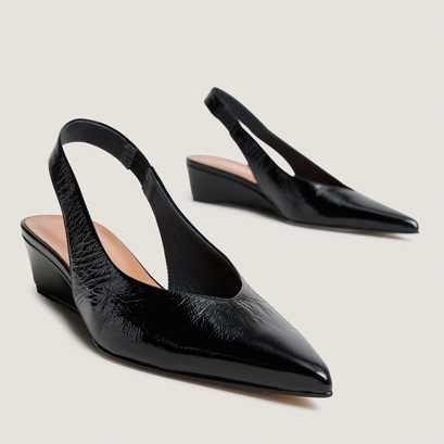 Low-wedge slingback pumps in black shiny  leather | doleance