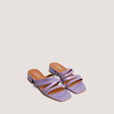 Low-heel mules with thin straps lilac