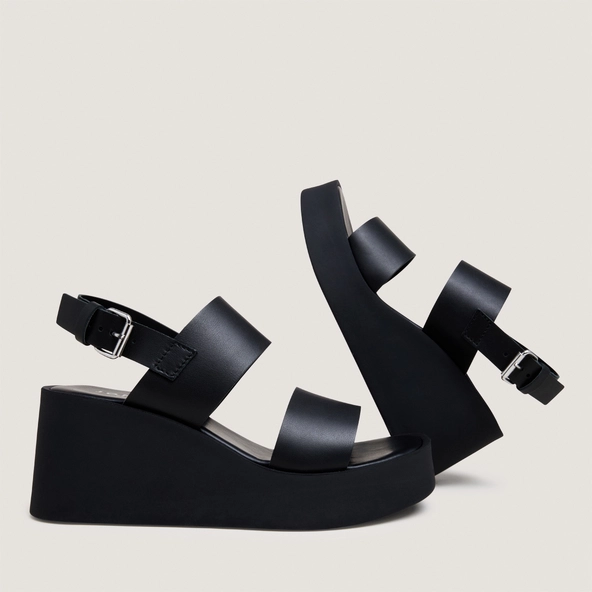 Wedge sandals with wide straps in black leather | ELISA