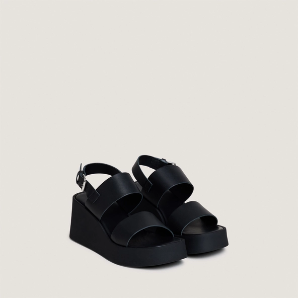 Wedge sandals with wide straps in black leather | ELISA
