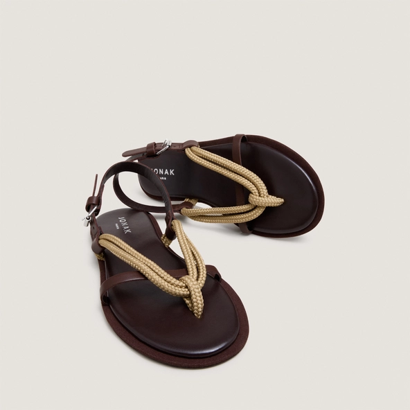 Flat toe-post sandals in cacao leather | EMELINE