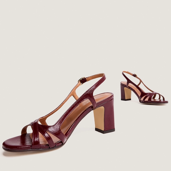 High-heel sandals in burgundy pleated patent leather | VAIANA