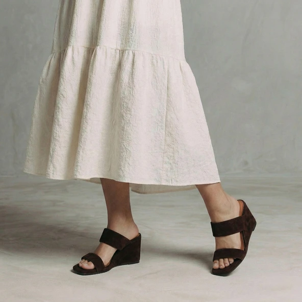 Wedge mules in brown suede | VOYELLE
