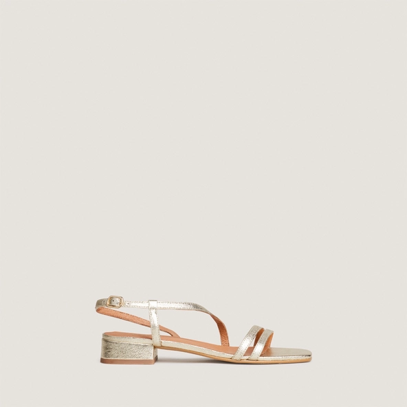 Low-heel sandals in platinum metallic textile | ANAYA