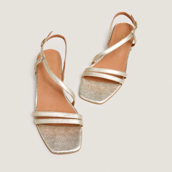 Low-heel sandals in platinum metallic textile | ANAYA