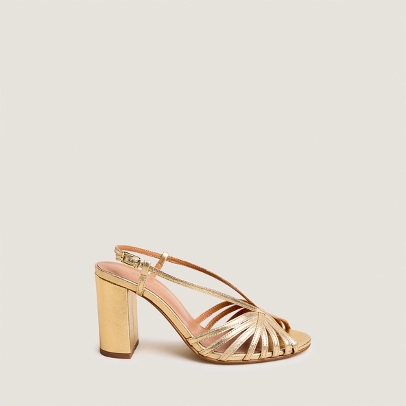 Round-toe heeled sandals in gold metallic leather | DECEMBRE