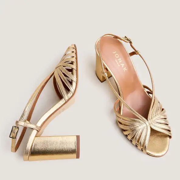Round-toe heeled sandals in gold metallic leather | DECEMBRE
