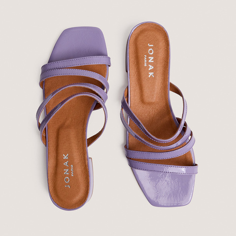 Low-heel mules with thin straps lilac