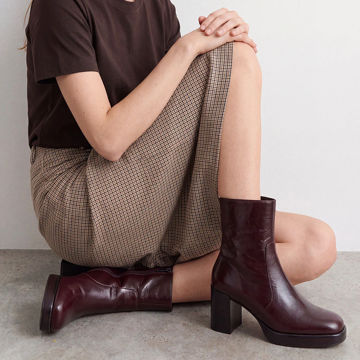 Platform ankle boots with square toes in chocolate aged leather | BOOM