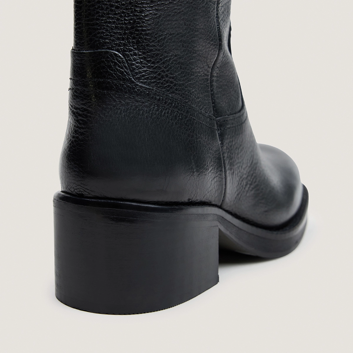 Riding boots in black grained leather|BICHETTE