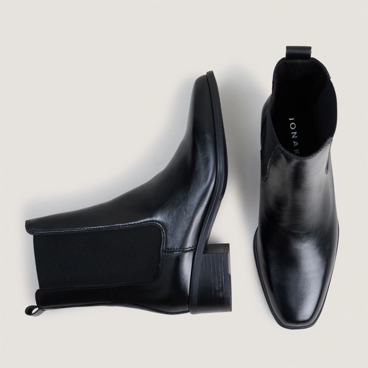 Low-heeled chelsea low boots in black leather | NASTASIA