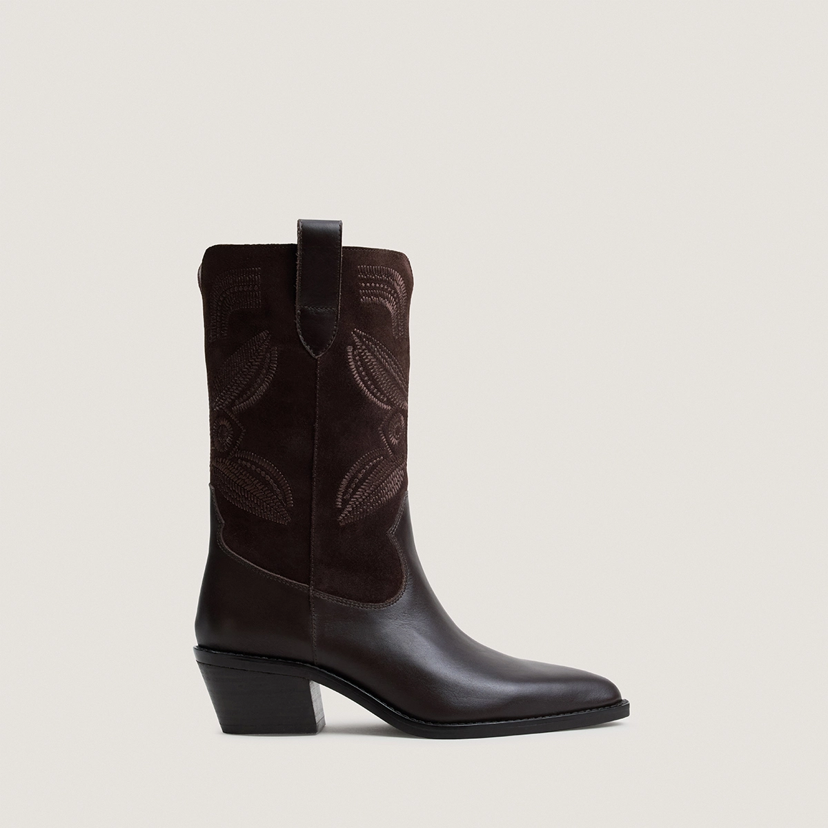 Pointed-toe boots with visible stitching in chocolate leather and chocolate split leather | TATIANA