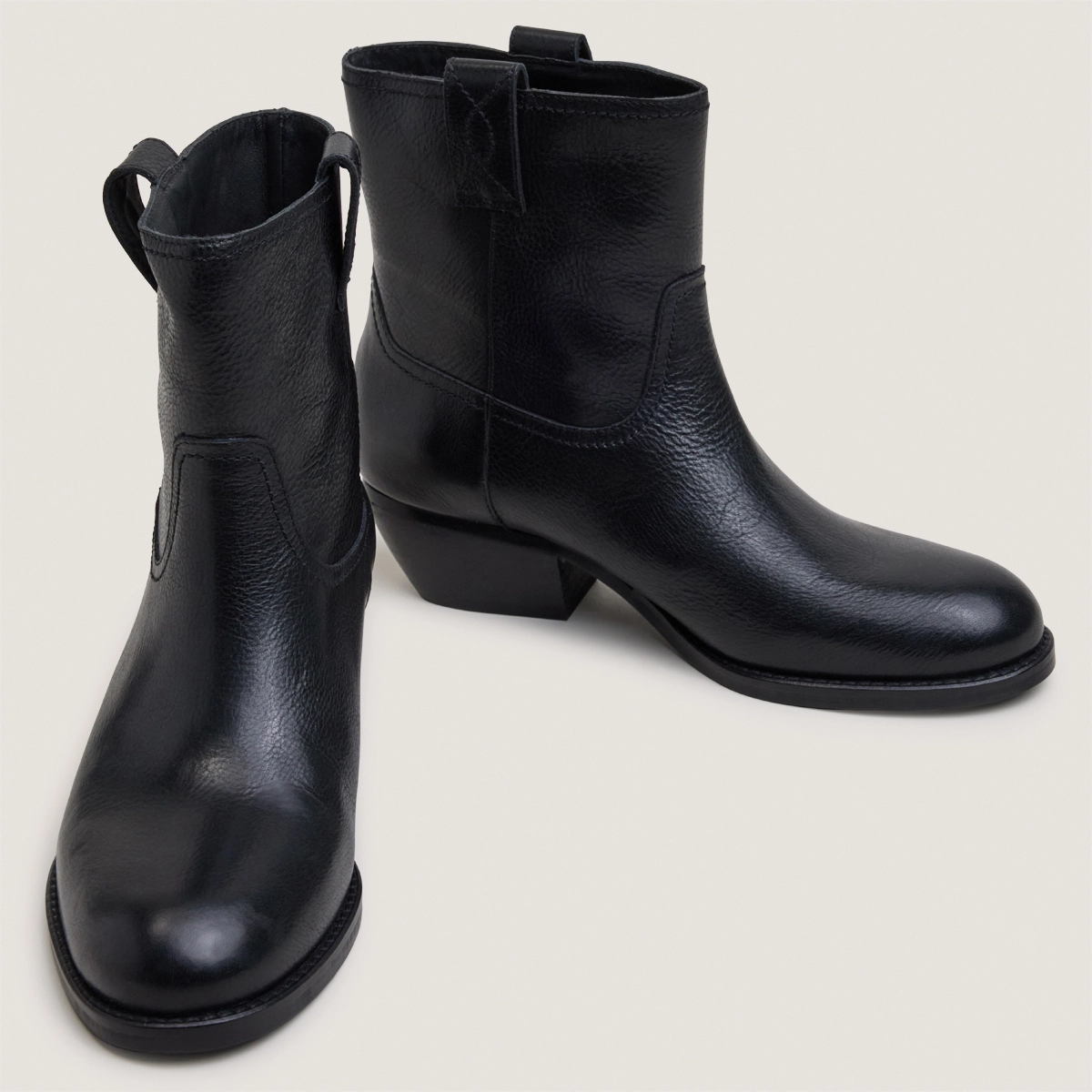 Round-toe ankle boots with block heels in black grained leather | TERRA