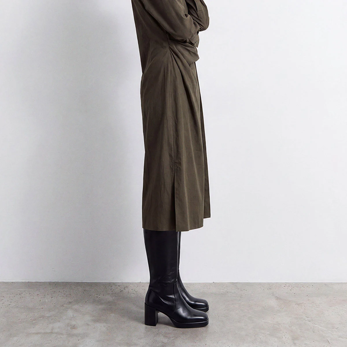 Platform boots in black aged leather | BAM