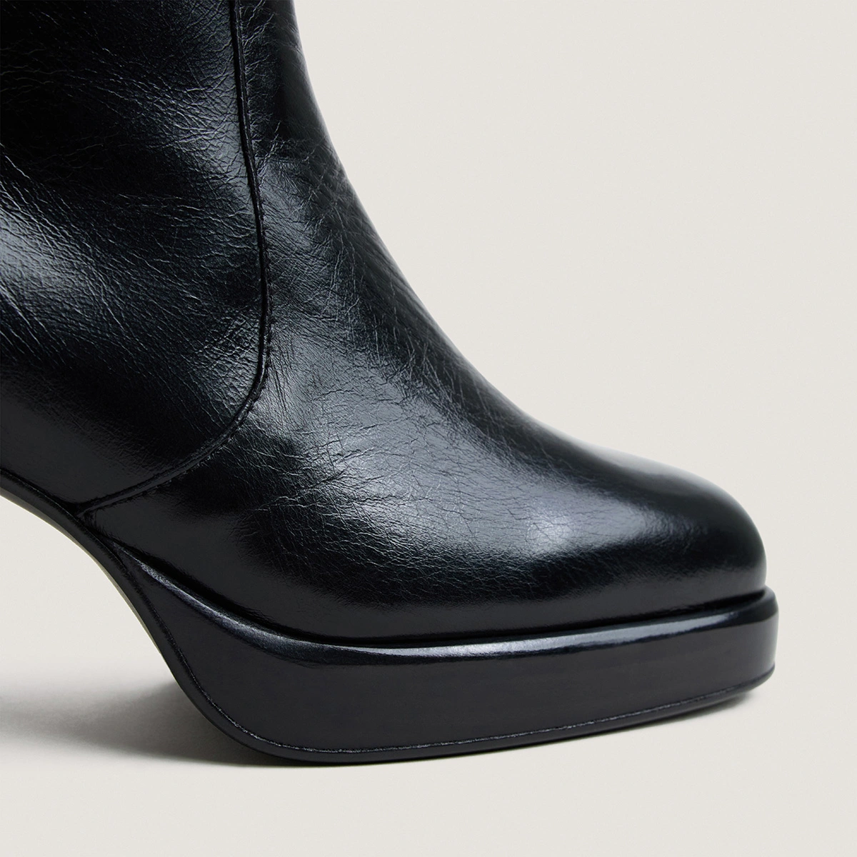 Platform boots in black aged leather calf size L|BAM