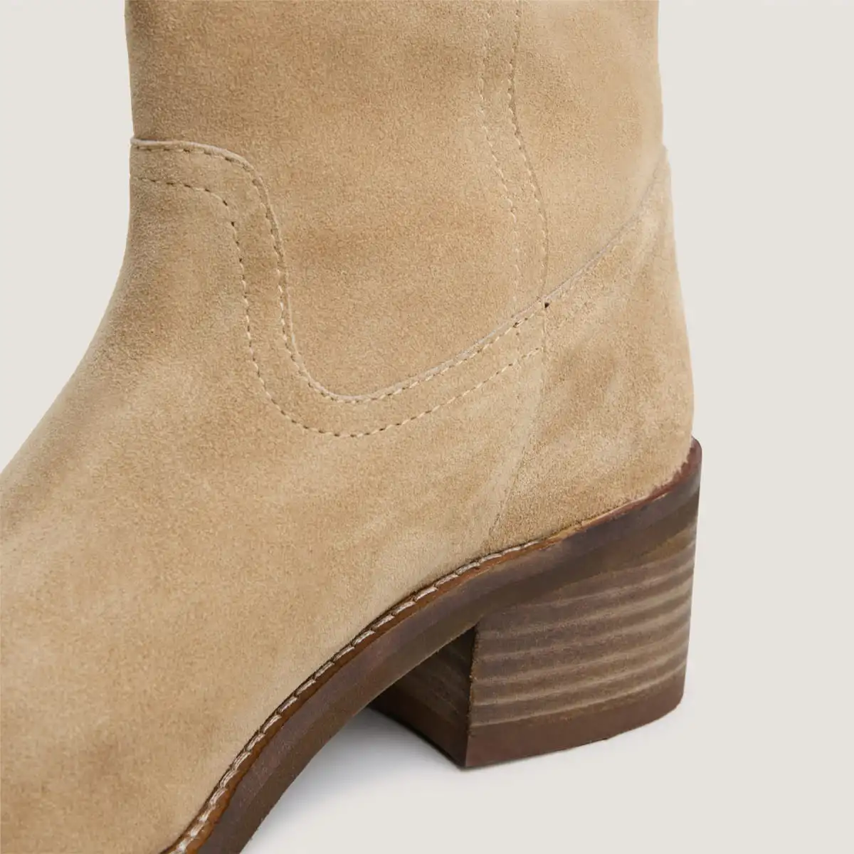 Low-Heel Round-Toe Ankle Boots in beige split leather | PEGASUS