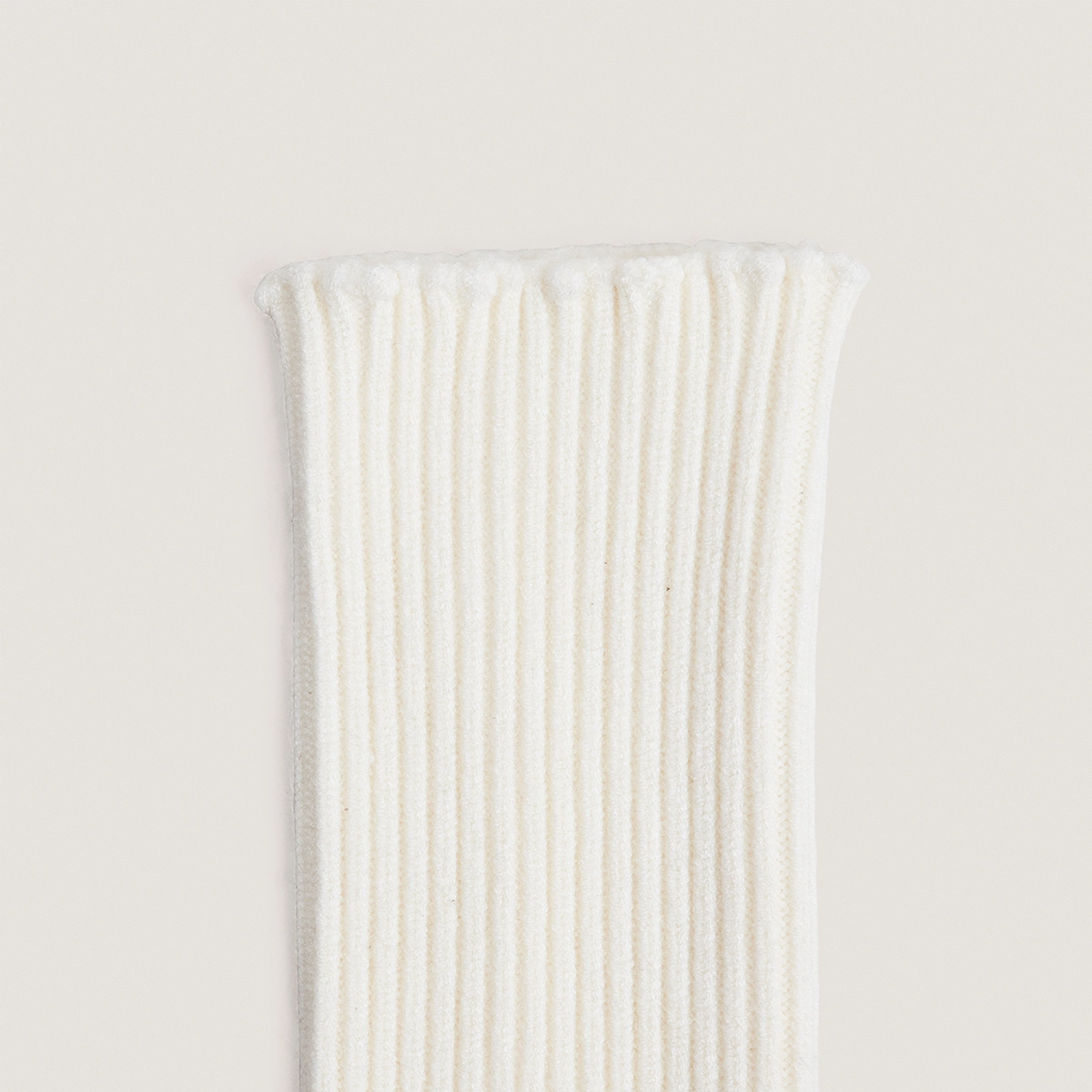 Ribbed leg warmers in cream textile | FINESSE