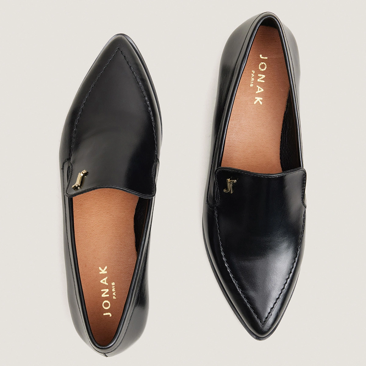Pointed toe monogram loafers in black leather | AMIDOT