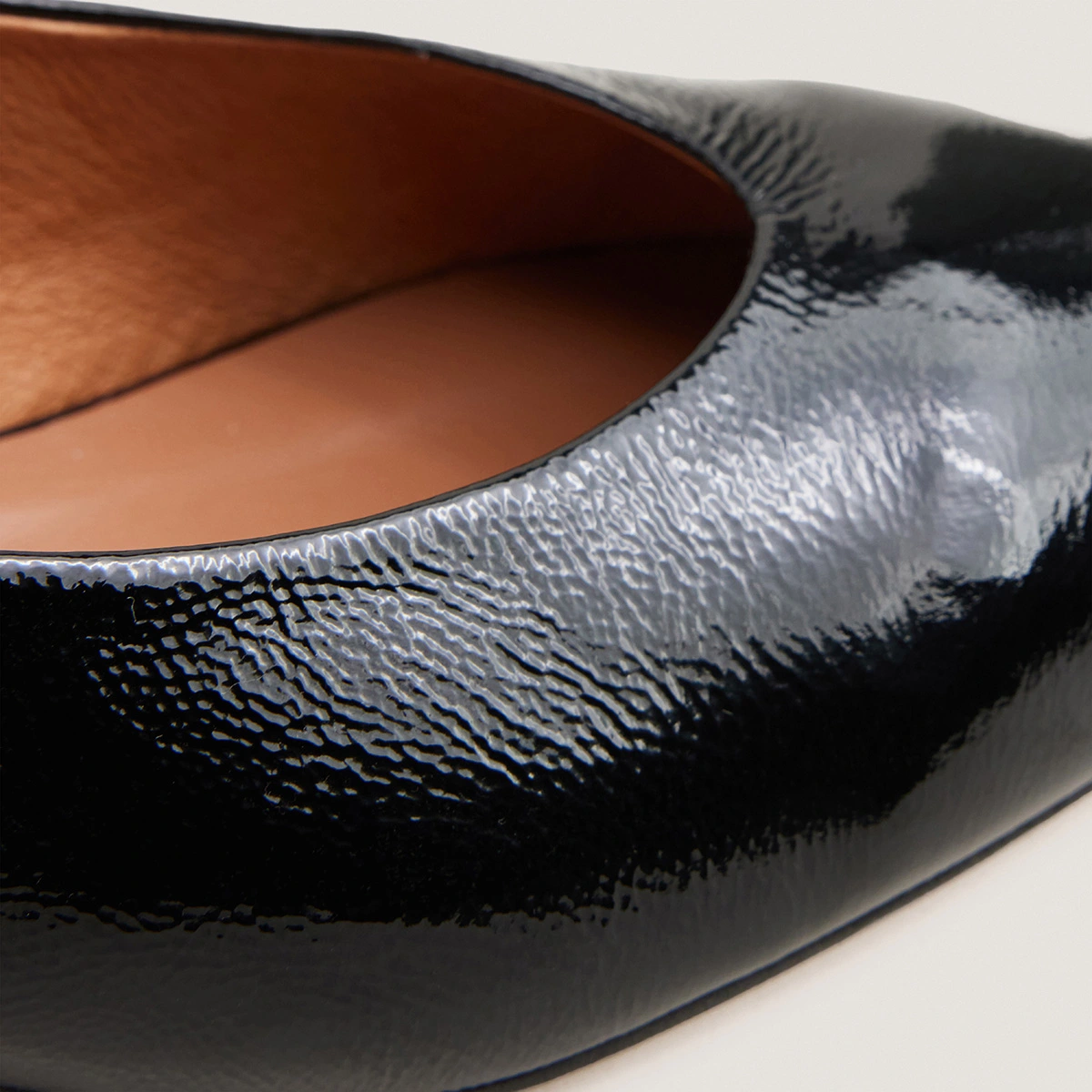 Ballet flats with open backs in black pleated patent leather | VINCE