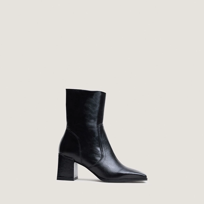 Heeled square toe ankle boots in black grained leather | brighton
