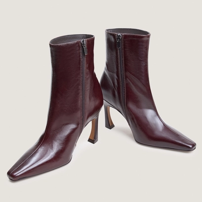 Heeled pointed toe ankle boots in chocolate aged leather | bronzo