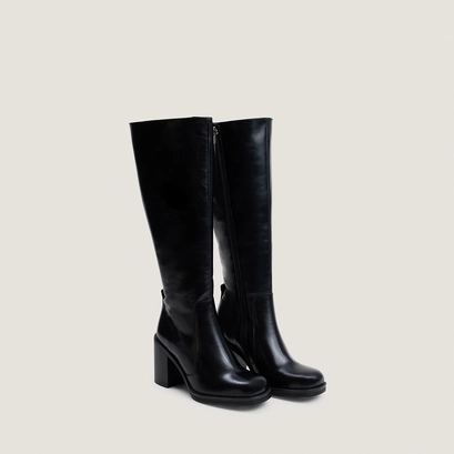 Boots with overflowing heels black