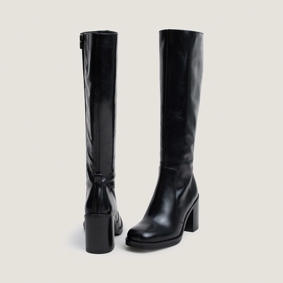 Boots with overflowing heels black