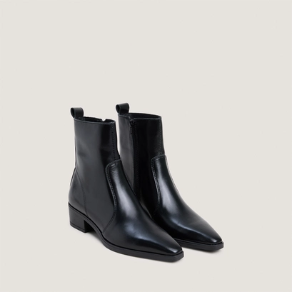 Ankle boots with low heels black