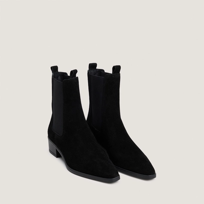 Pointed-toe chelsea low boots black