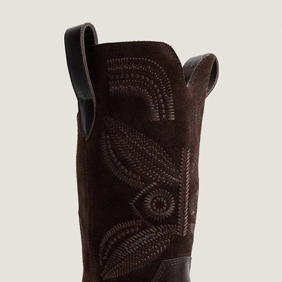 Pointed-toe boots with visible stitching dark brown