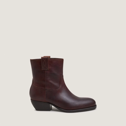 Round-toe ankle boots with block heels brown