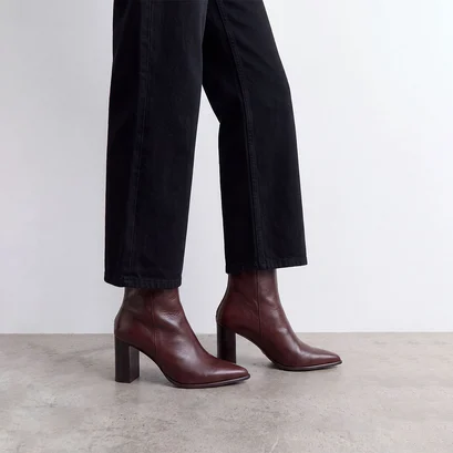 Back-zip ankle boots brown