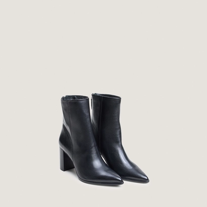 Back-zip ankle boots black