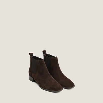 Low boots with elastic and flat heels dark brown