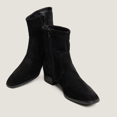 Ankle boots with flat heels and square toes black