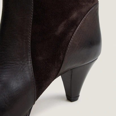 Boots with pointed heels in brown leather and brown split leather | leonore