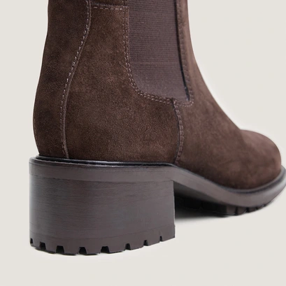 Ankle boots with elastic and lug soles brown