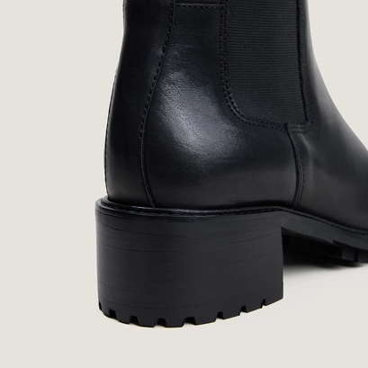 Ankle boots with elastic and lug soles black
