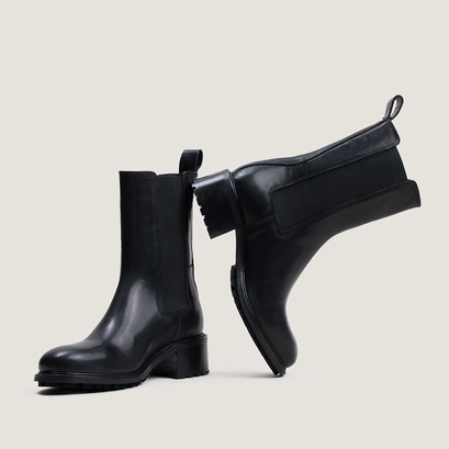 Ankle boots with elastic and lug soles black