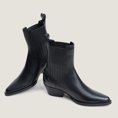 Ankle boots with elastic and pointed toes black
