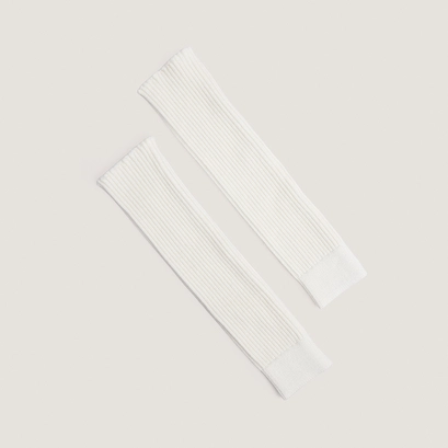 Ribbed leg warmers in cream textile | finesse