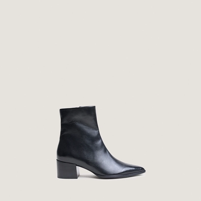 Heeled square-toe pointed ankle boots black
